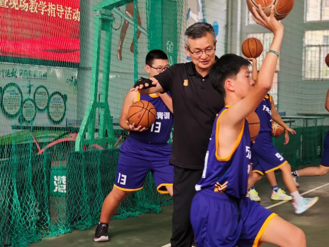 篮球训练员培训班费用多少_1